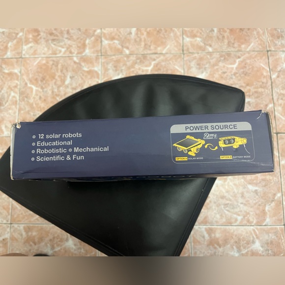 STEM SOLAR ROBOT build and a learn 12 in 1 - Picture 3 of 7